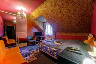 Отели типа «постель и завтрак» Lwi dworek LD Ярослав Двухместный номер с 1 кроватью и общей ванной комнатой-5